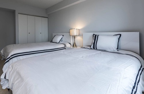 Edgewater Apartment | Scenic Retreat with Manhattan Views Just Minutes from NYC