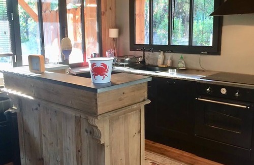 Piraillan House | Charming Wooden Hut with Ocean View and Pool in Pirailan