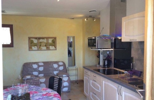 Nissan-lez-Enserune Villa | Delightful 2 Bedroom Cottage with Pool in Languedoc