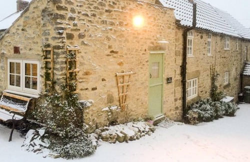 Skeeby Cottage | Very pretty Yorkshire stone cottage