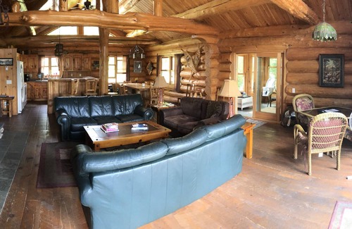 Marcell Cabin | Private Log Lodge on Minnesota’s Clearest Lake with Kayaks