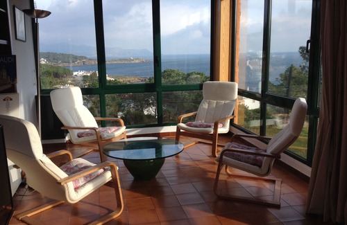 Port de la Selva Apartment | Serene Apartment with Ocean View and Pool, Perfect for 6