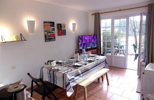 Moliets-et-Maa House | Relax in a Quiet Retreat with Shared Pool Access