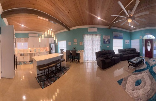 Tar Bay House | Tranquil Retreat Near Hoopers Bay and Turtle Beach