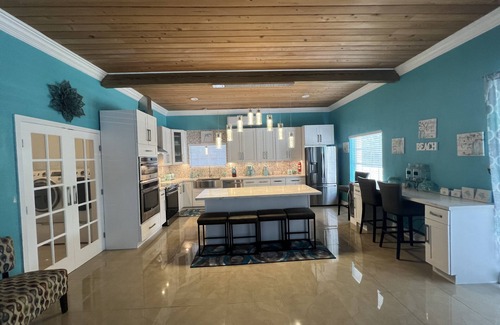 Tar Bay House | Tranquil Retreat Near Hoopers Bay and Turtle Beach