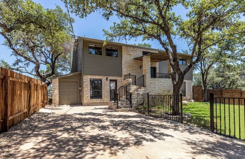Apache Shores House | Very relaxing home nestled in the hills of Lake Austin overlooking Austin