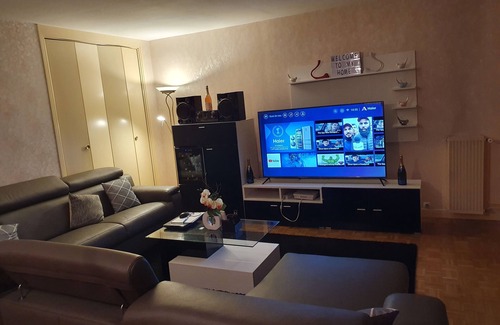Creil Apartment | Spacious 113 m² Apartment Close to Paris Attractions