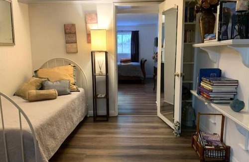 Rossmoyne House | Very Spacious 2BR/1.5BA Guest House, 5 min from LA