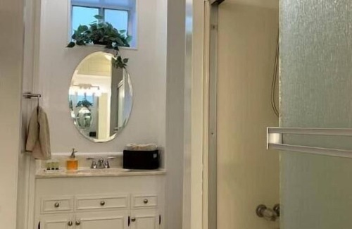 Rossmoyne House | Very Spacious 2BR/1.5BA Guest House, 5 min from LA