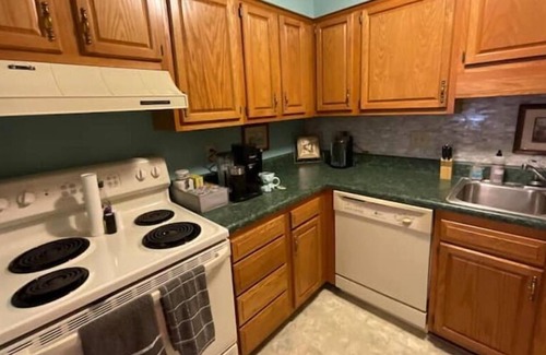 Mount Dora Condo | Very spacious and contemporary 2 bedroom condo with amazing Mountain Views