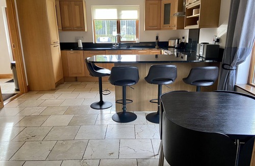 Tullow House | Spacious House for 10 with Spa and Hot Tub in Tullow