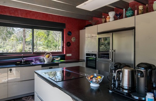 Neoules House | Very spacious wooden villa with private pool in the heart of green Provence