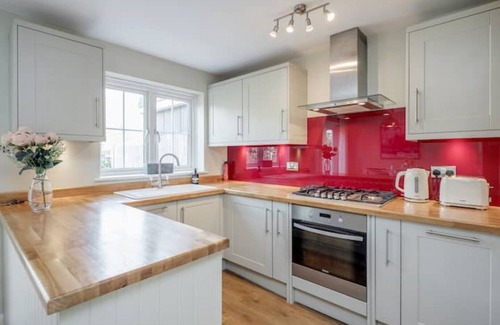 Sunningdale House | Stylish 3 Bed Semi with Garden and Parking in Sunningdale