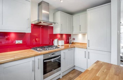 Sunningdale House | Stylish 3 Bed Semi with Garden and Parking in Sunningdale