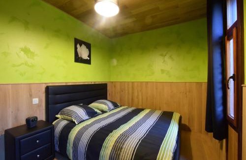 Forrieres Ski Chalet | Cozy Chalet Retreat - Highly Rated & Family-Friendly Stay
