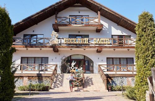 Pirnove Hotel | Veselyj Zajets: Oceanfront Retreat with Pool and Breakfast