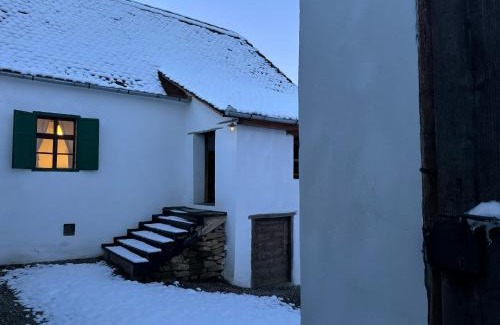 Chirpar House | Pet-Friendly Veseud11: Guest Rated 10/10 with Breakfast & More