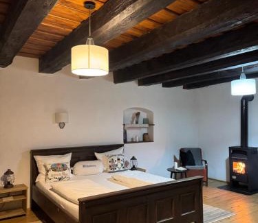 Chirpar House | Pet-Friendly Veseud11: Guest Rated 10/10 with Breakfast & More