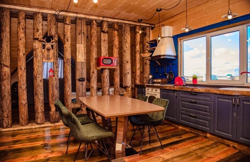 Veslevo House | Veslevo Lounge House: Pet-Friendly Stay with Perfect 10 Rating