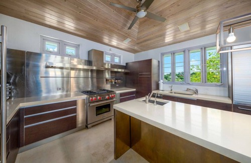 Nazareth Villa | Vessup View: 5BR Beach Escape Near Ritz Carlton