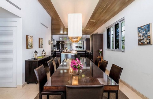 Nazareth Villa | Vessup View: 5BR Beach Escape Near Ritz Carlton
