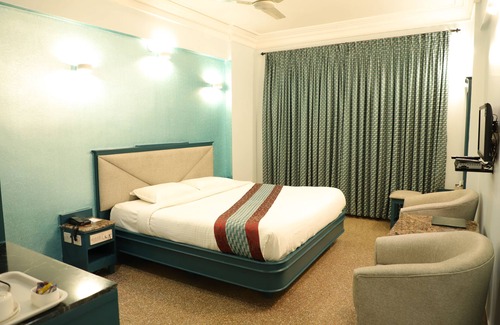 Egmore Hotel | Budget-Friendly Stay at Vestin Park with Pool & Restaurant