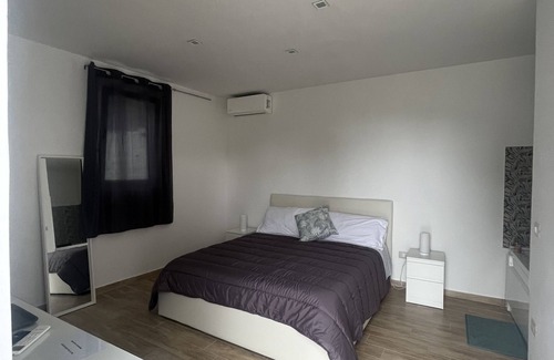 Ercolano Bed & Breakfast | Relaxing Vesuvio 65 Suite with In-Room Whirlpool Tub