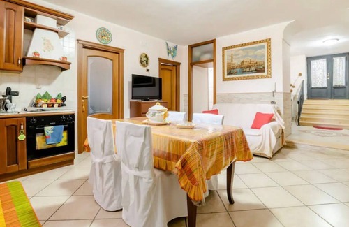 San Giorgio a Cremano House | Discover Vesuvium Garden B&B with Family-Friendly Amenities
