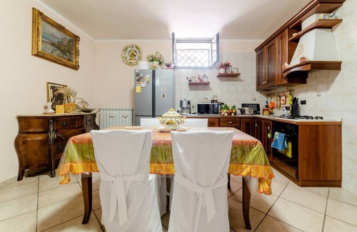 San Giorgio a Cremano House | Discover Vesuvium Garden B&B with Family-Friendly Amenities