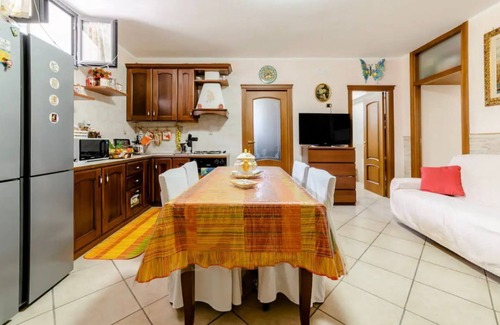 San Giorgio a Cremano House | Discover Vesuvium Garden B&B with Family-Friendly Amenities