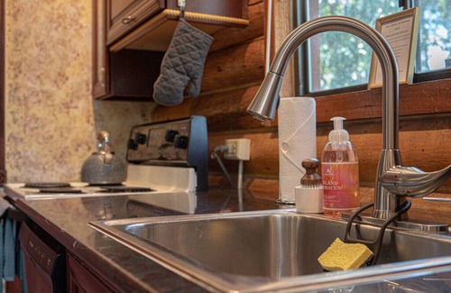 Pine Cabin | Discover Vevee's Pine A-Frame Retreat - Top-Rated Getaway