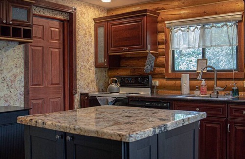 Pine Cabin | Discover Vevee's Pine A-Frame Retreat - Top-Rated Getaway