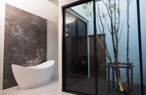 Hua Mak Hotel | Budget-Friendly Stay at VeVilla with Breakfast & Kitchen