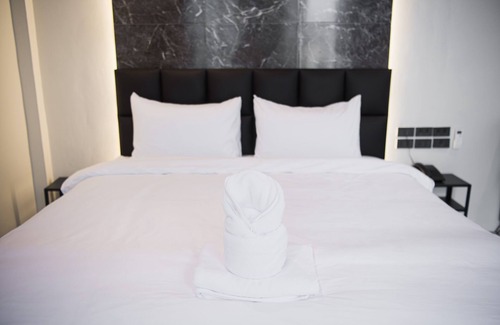 Hua Mak Hotel | Budget-Friendly Stay at VeVilla with Breakfast & Kitchen