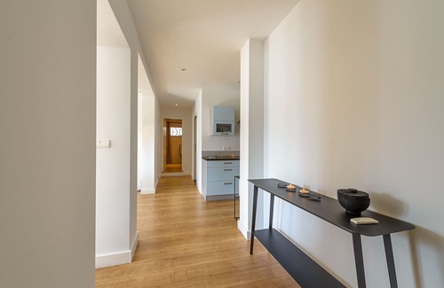 Veyrier-du-Lac Apartment | Elegant Veyrier Centre Apartment with Pool and Lake View