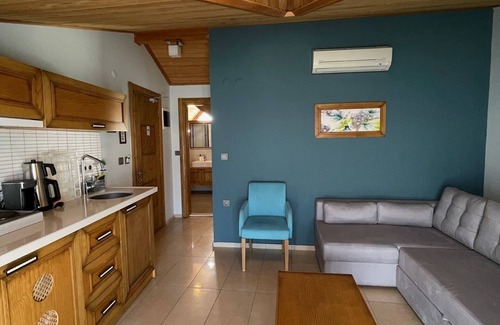 Datca City Center Apartment | Discover Veziroglu Apart: Family-Friendly with Breakfast Included