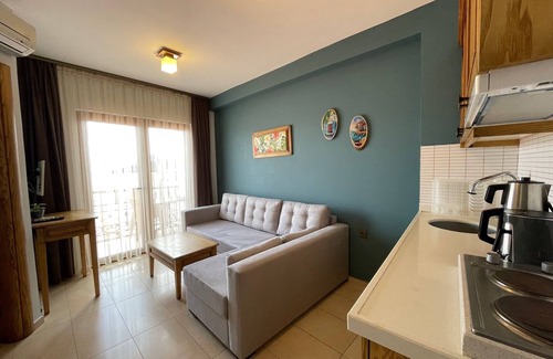 Datca City Center Apartment | Discover Veziroglu Apart: Family-Friendly with Breakfast Included