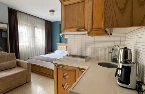Datca City Center Apartment | Discover Veziroglu Apart: Family-Friendly with Breakfast Included