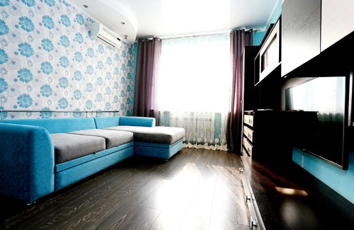 Omsk Apartment | VGOSTI OMSK: Cozy Stay with Breakfast and Hot Tub