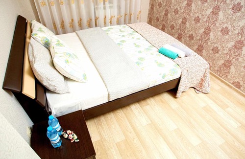 Omsk Apartment | VGOSTI OMSK: Pet-Friendly 2-Room Suite, Rated 10/10!