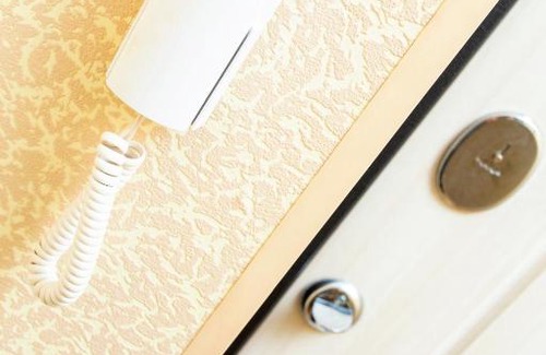 Omsk Apartment | VGOSTI OMSK: Pet-Friendly 2-Room Suite, Rated 10/10!
