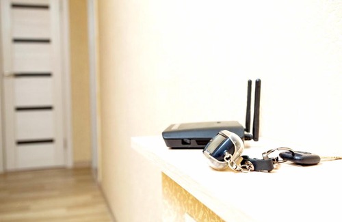Omsk Apartment | VGOSTI OMSK: Pet-Friendly 2-Room Suite, Rated 10/10!