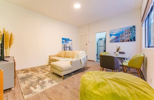 Benito Juarez Apartment | Pet-Friendly 2BR Retreat with Quick Check-In in Narvarte