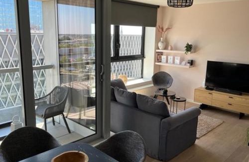 De Kaaien Apartment | Cozy Apartments in Antwerpen with Oceanfront Views