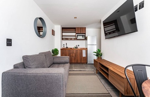 Santa Maria la Ribera Apartment | Cozy Single Apartment in Sta Ma la Ribera with Gym Access