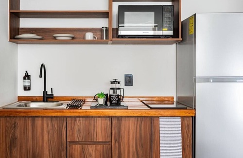 Santa Maria la Ribera Apartment | Cozy Single Apartment in Sta Ma la Ribera with Gym Access