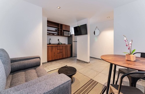 Santa Maria la Ribera Apartment | Cozy 1BR Retreat with Gym & Pet-Friendly Amenities