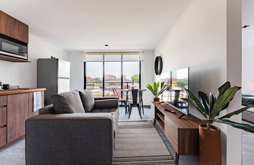 Santa Maria la Ribera Apartment | Cozy 1BR with Balcony at VH | Confort Sta Ma la Ribera
