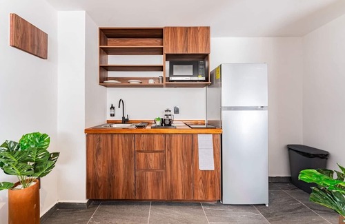 Santa Maria la Ribera Apartment | Pet-Friendly 1-Bedroom Apartment with Gym in Sta Ma la Ribera
