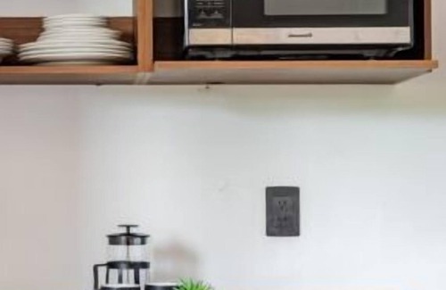 Santa Maria la Ribera Apartment | Pet-Friendly 1-Bedroom Apartment with Gym in Sta Ma la Ribera
